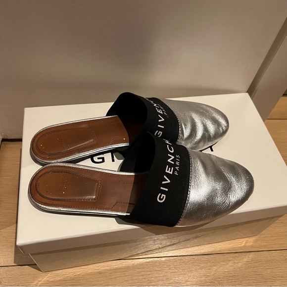 Authentic Givenchy flat - Picture 7 of 8
